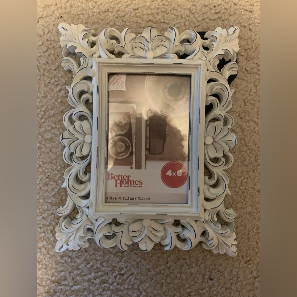Better Homes and Gardens 4x6in frame.